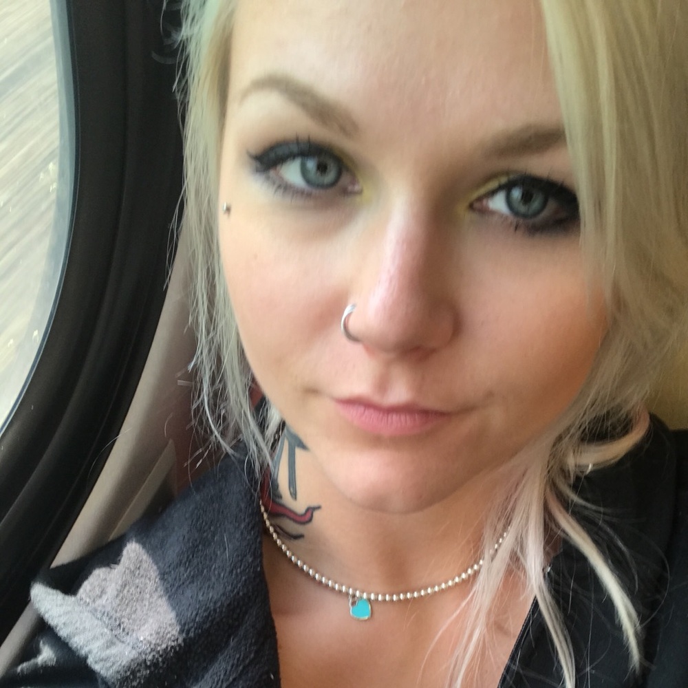 Meet your Posher, Holli